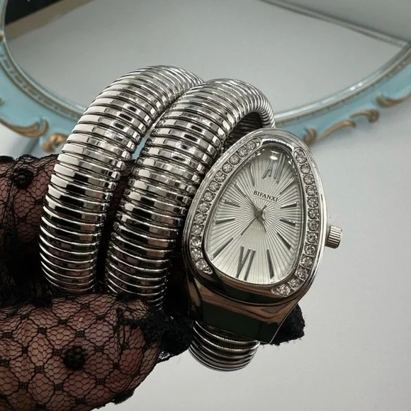 Luxury Serpenti Elegant Silver Wrap Women's Watch - Picture 8 of 11